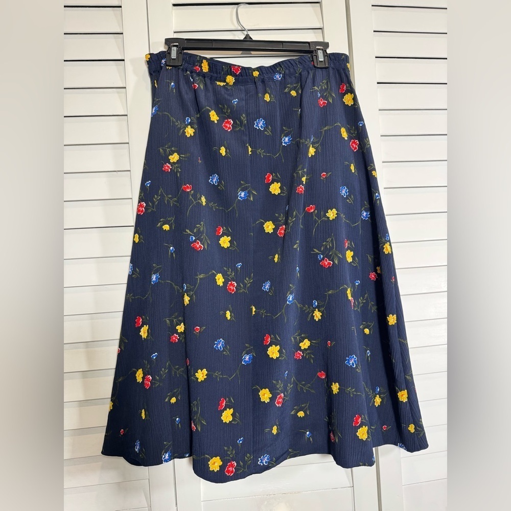 Vintage Women’s Floral Button-Down Midi Skirt Size 12 (31 inch waist). - Picture 2 of 4